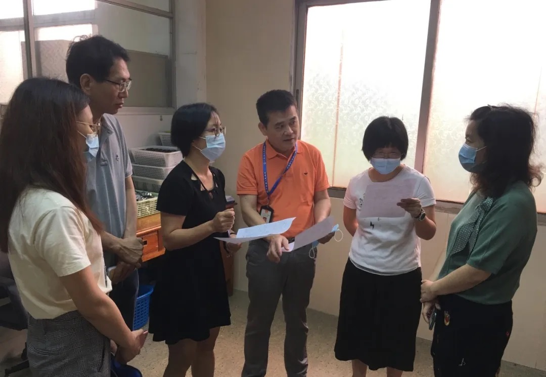 广州市海珠区市场监管局专家一行到白云山1277星际电子游戏公司进行计量查抄领导