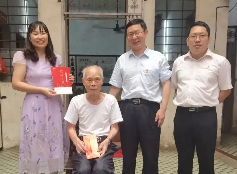 中秋慰问送真情 浓浓关切暖人心——白云山1277星际电子游戏公司慰问首届全国劳模陈雨池