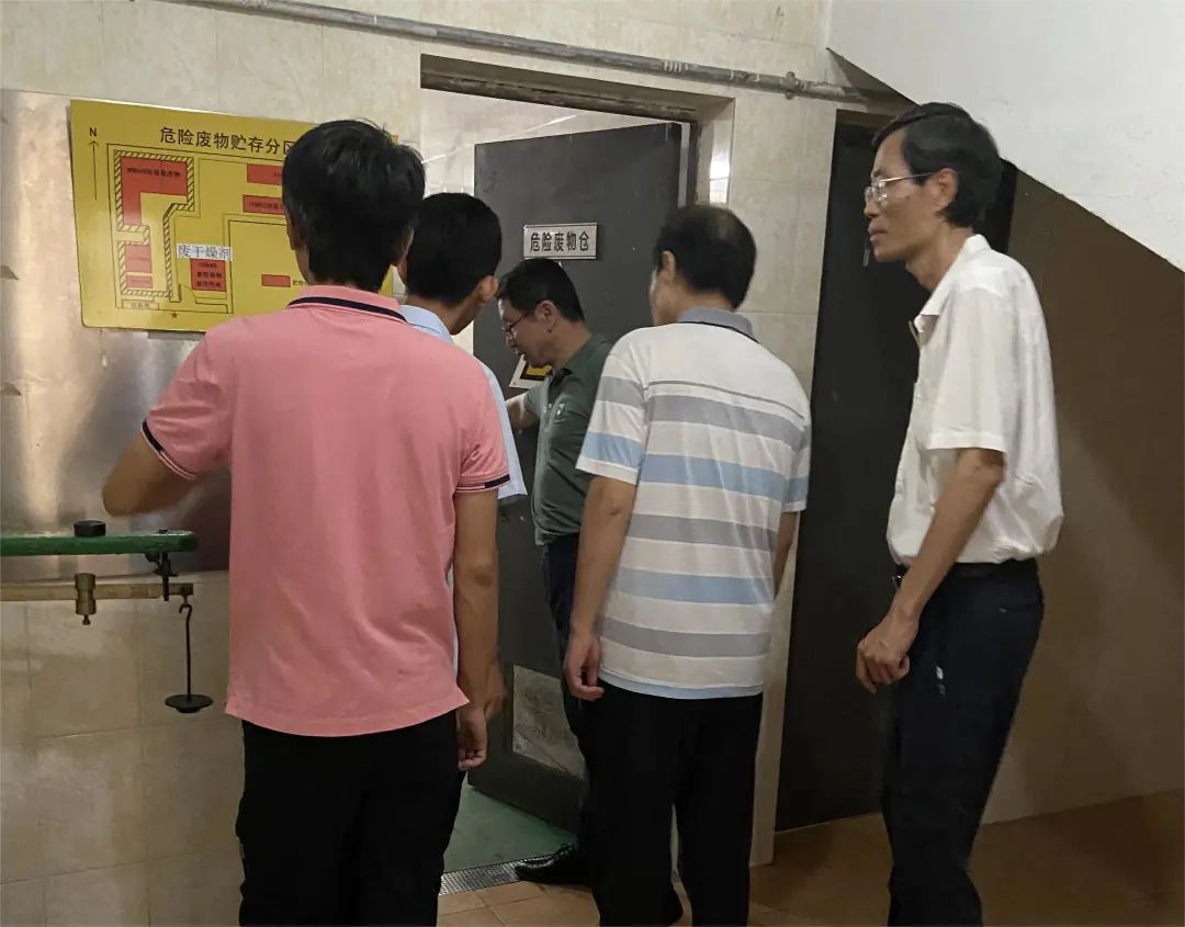 “四不两直”强监督 拧紧节日“安全阀” ——白云山1277星际电子游戏公司纪委发展中秋、国庆节前专项监督查抄