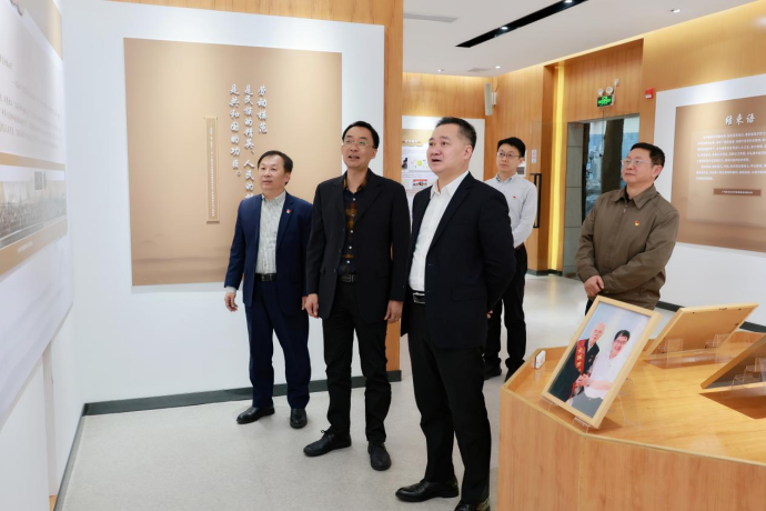 广药集团党委书记、董事长李幼军到白云山1277星际电子游戏公司调研