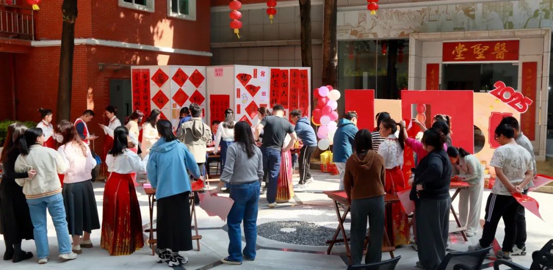 共绘新春文化画卷——白云山1277星际电子游戏公司“送万福，进万家”迎新春书法活动圆满进行